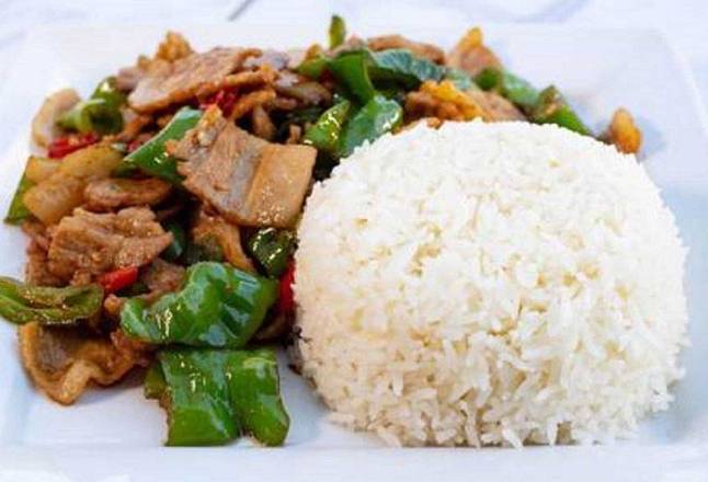 C03 Chef's Special Spicy Pork on Rice 农家小炒肉盖饭